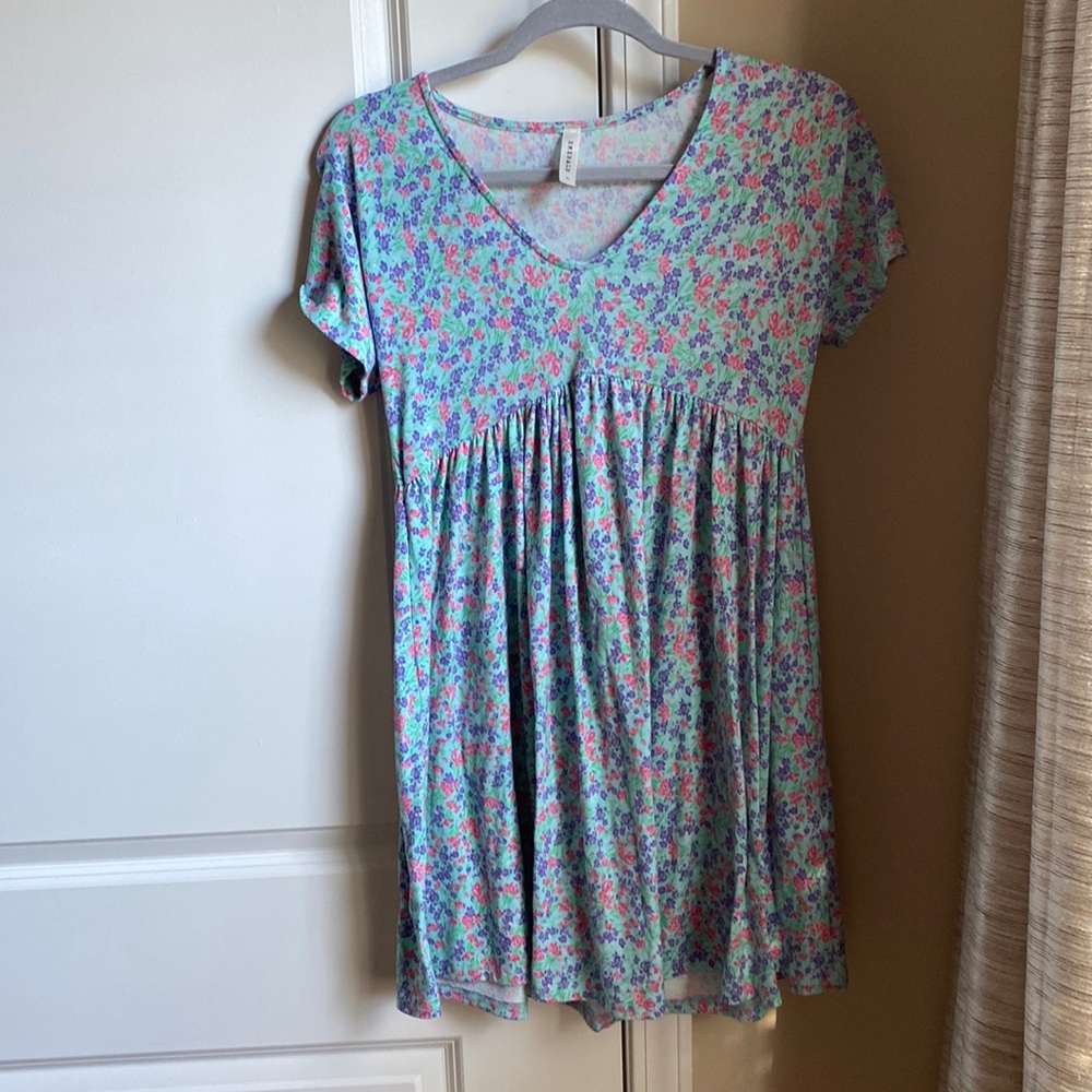 Floral spring maternity dress.